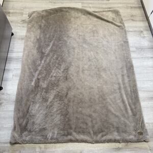 UGG Plush Throw Blanket 50x70 Tan Pre Owned